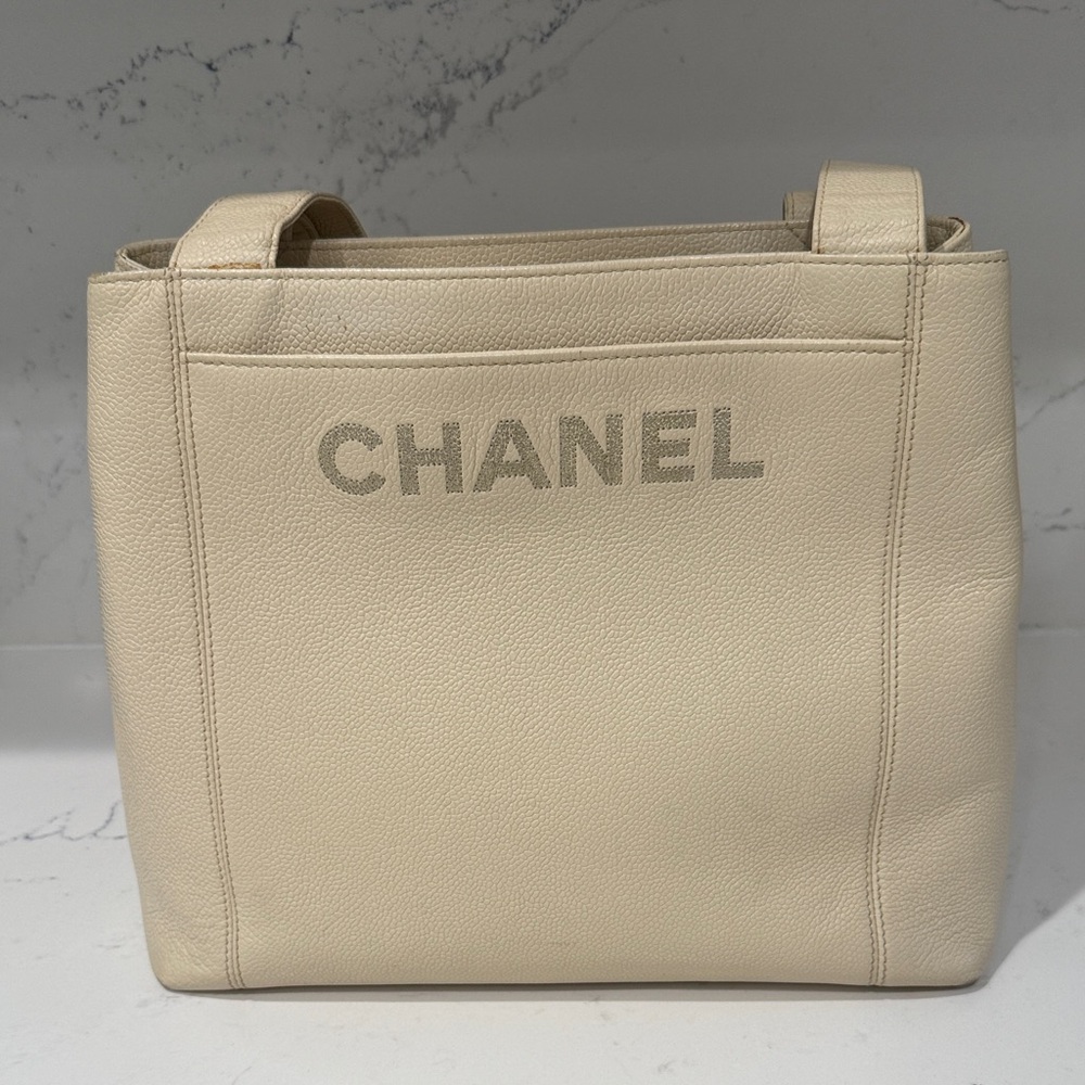 Vintage Authentic 1990s Chanel Caviar Cream Shoulder Bag